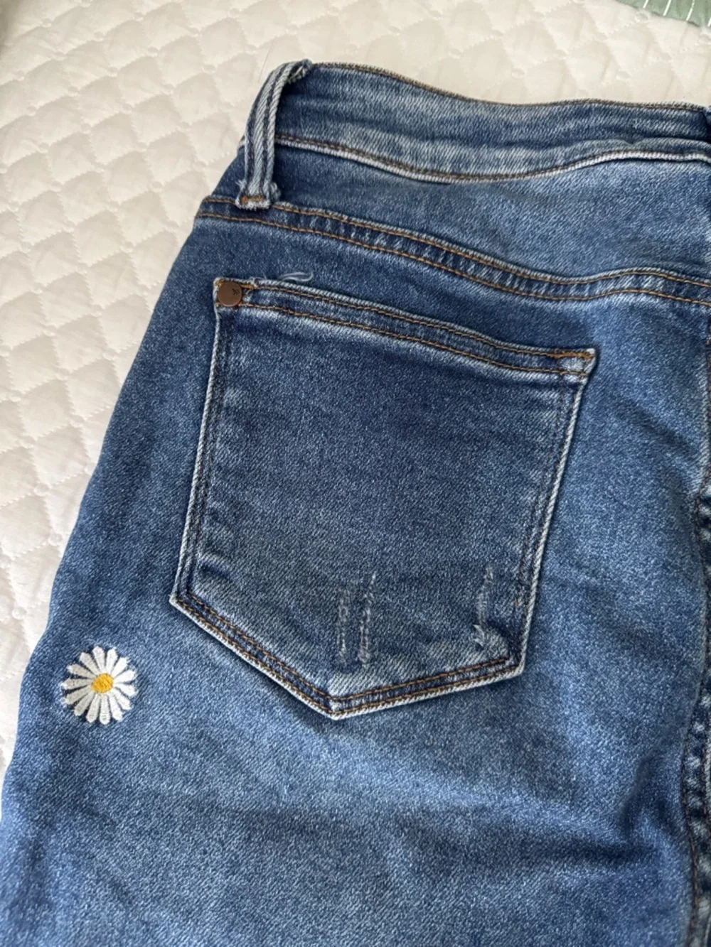 Judy Blue Medium Blue Skinny Jeans with White Daisy Embroidery - Picture 6 of 6